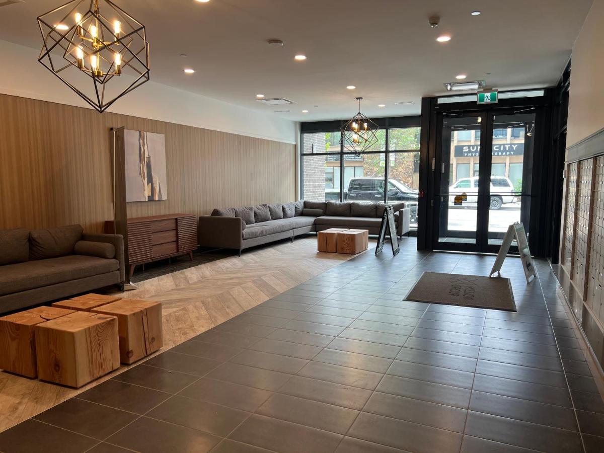 Amazing Brand New Lakeview Condo Downtown Келоуна Екстериор снимка