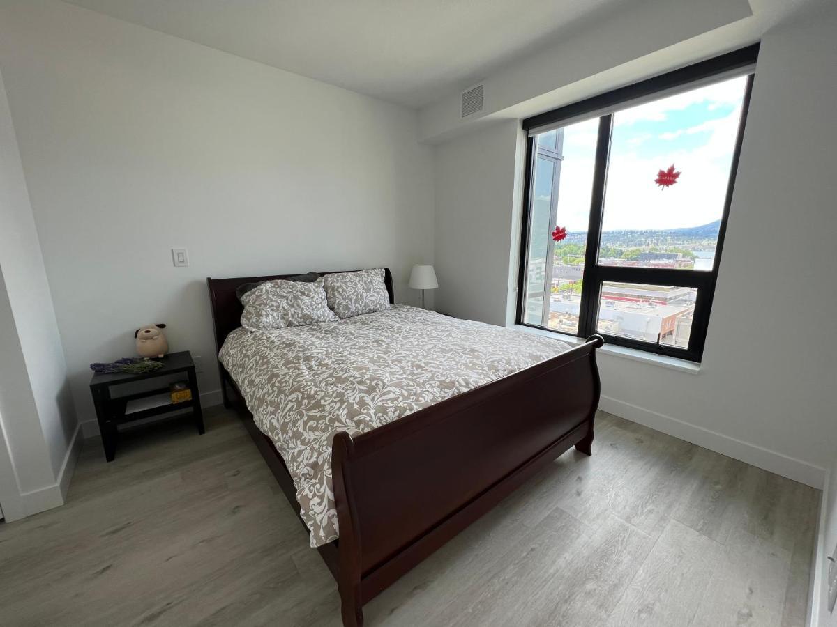 Amazing Brand New Lakeview Condo Downtown Келоуна Екстериор снимка